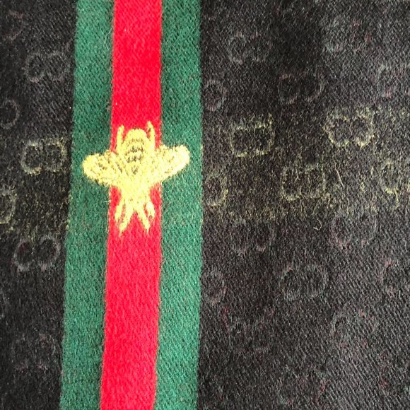 Gucci Black and Red Winter Scarf - Picture 2 of 8